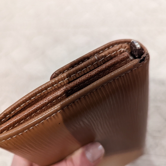 Luis Vuitton Epi Wallet - Picture 4 of 14